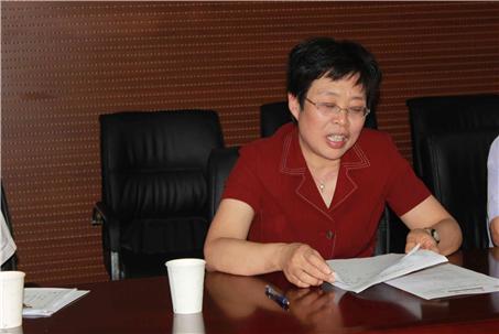 答辩会上,王晗教授从"立项依据及拟解决的关键科学问题,主要研究内容